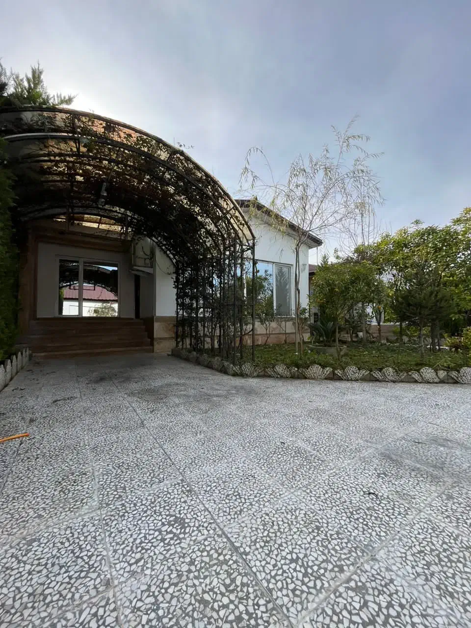 چند همکار خانم در املاک نیازمندیم|استخدام بازاریابی و فروش|آمل, |دیوار