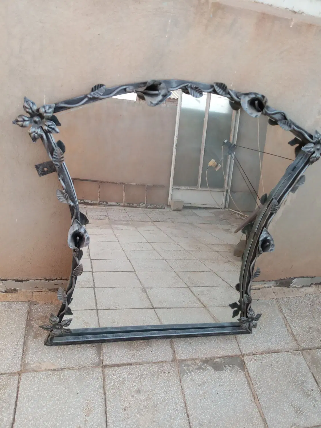 آینه|آینه|سبزوار, قصبه غربی|دیوار