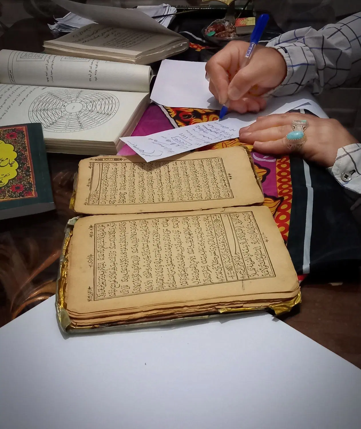 کتاب دعا|کتاب و مجله مذهبی|ایوان, |دیوار
