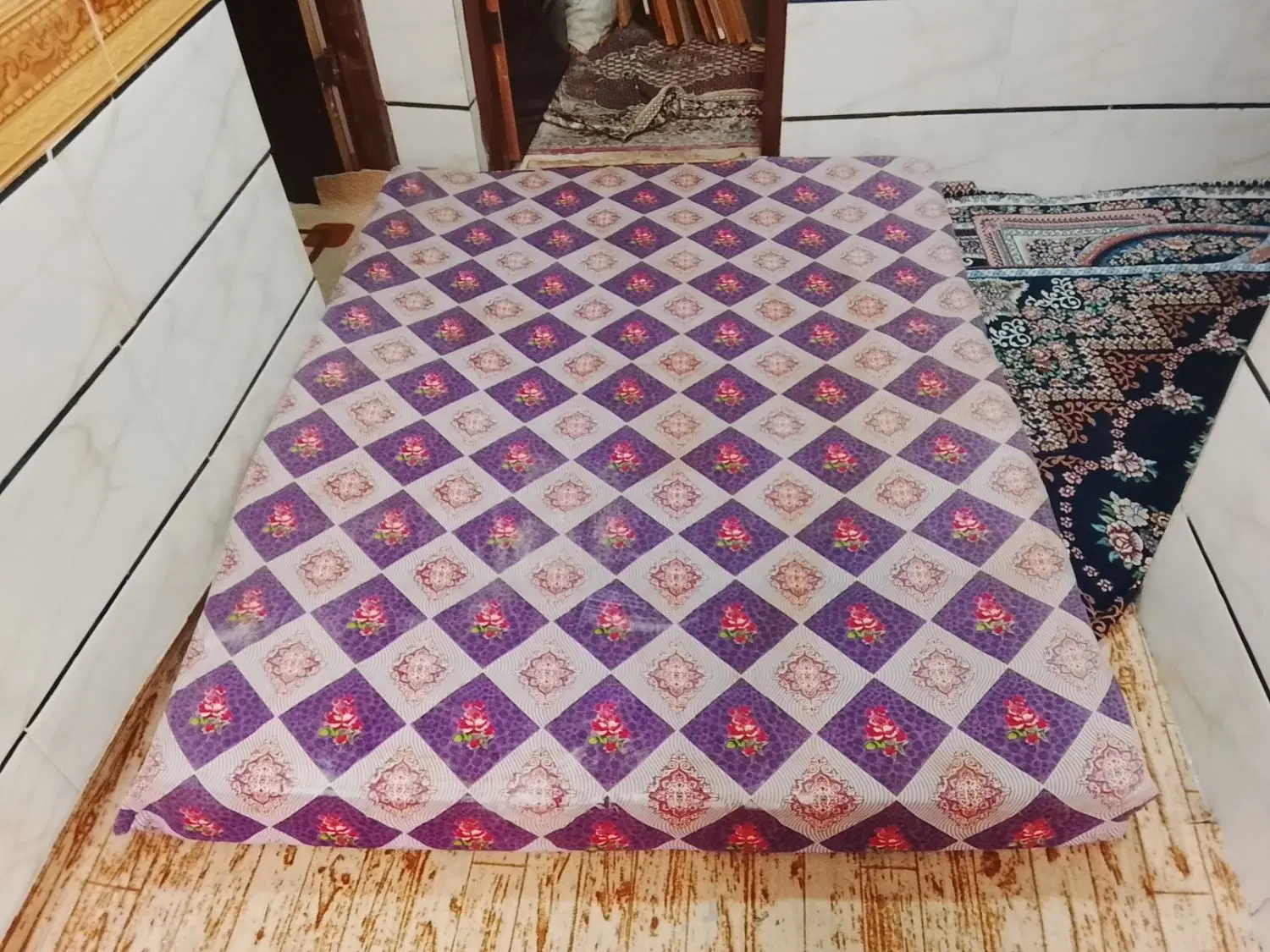 تشک|رختخواب، بالش، پتو|مسجد سلیمان, |دیوار