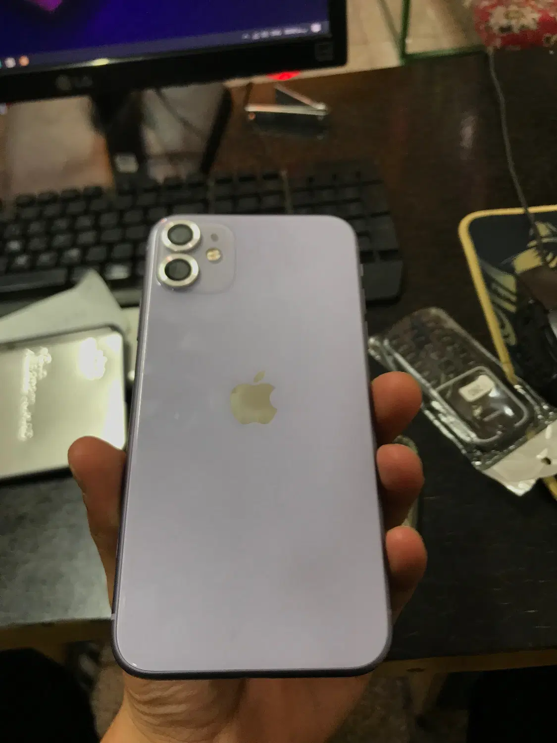 iPhone 11|موبایل|شبستر, |دیوار
