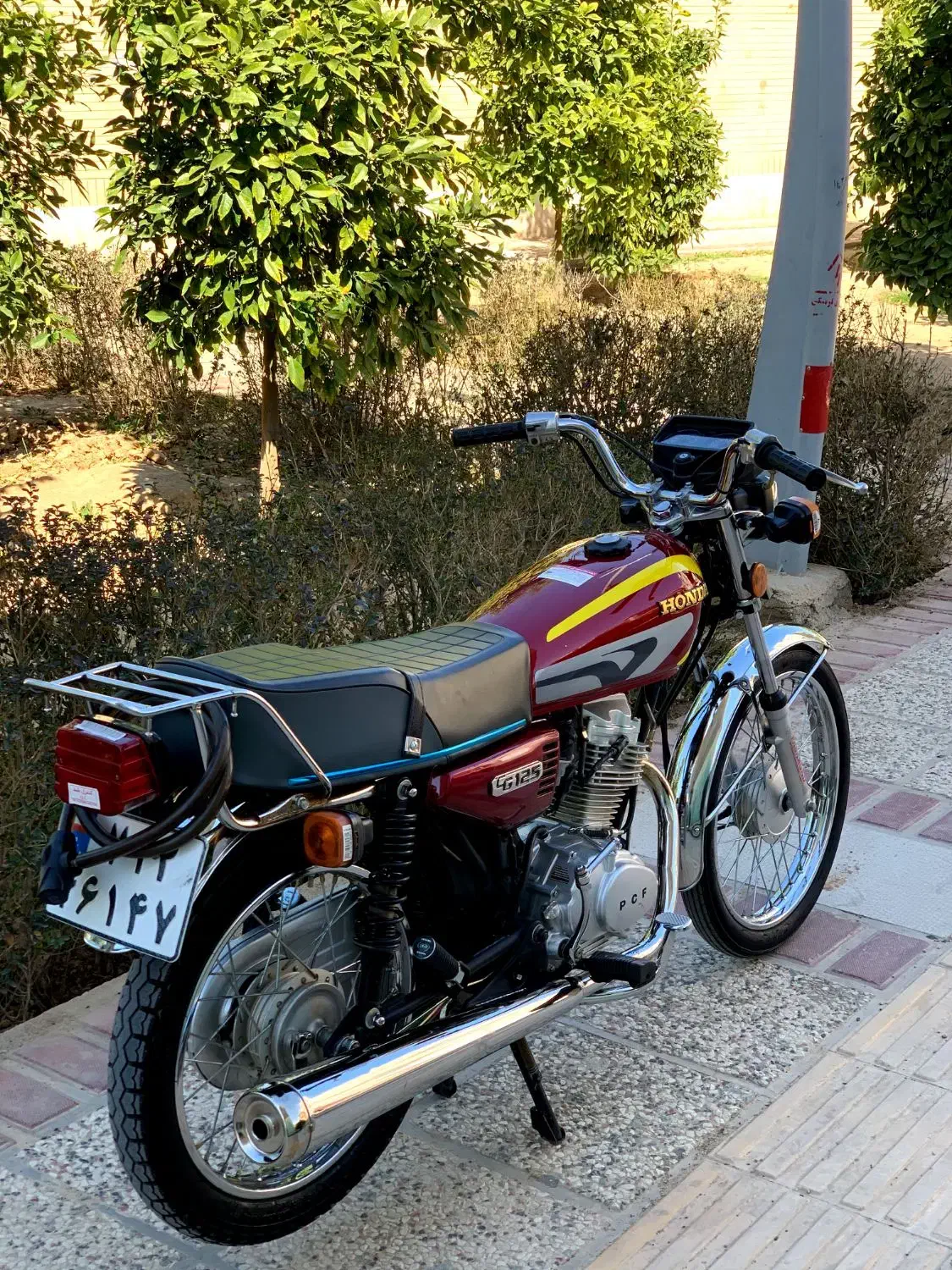 برمودا۱۴۰۱|موتورسیکلت|شیراز, کوشک میدان|دیوار