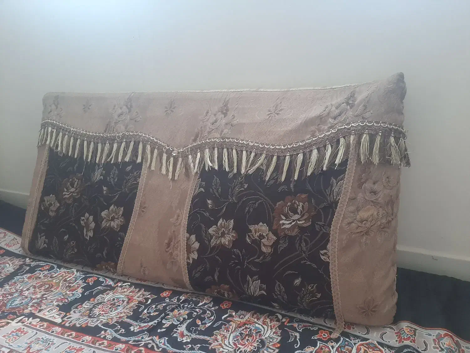 یه جفت پشتی|پشتی|دامغان, |دیوار