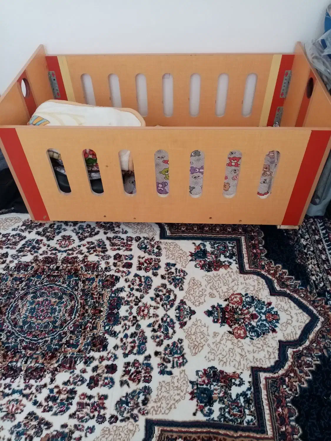 گهواره|تخت و صندلی بچه|بیرجند, |دیوار