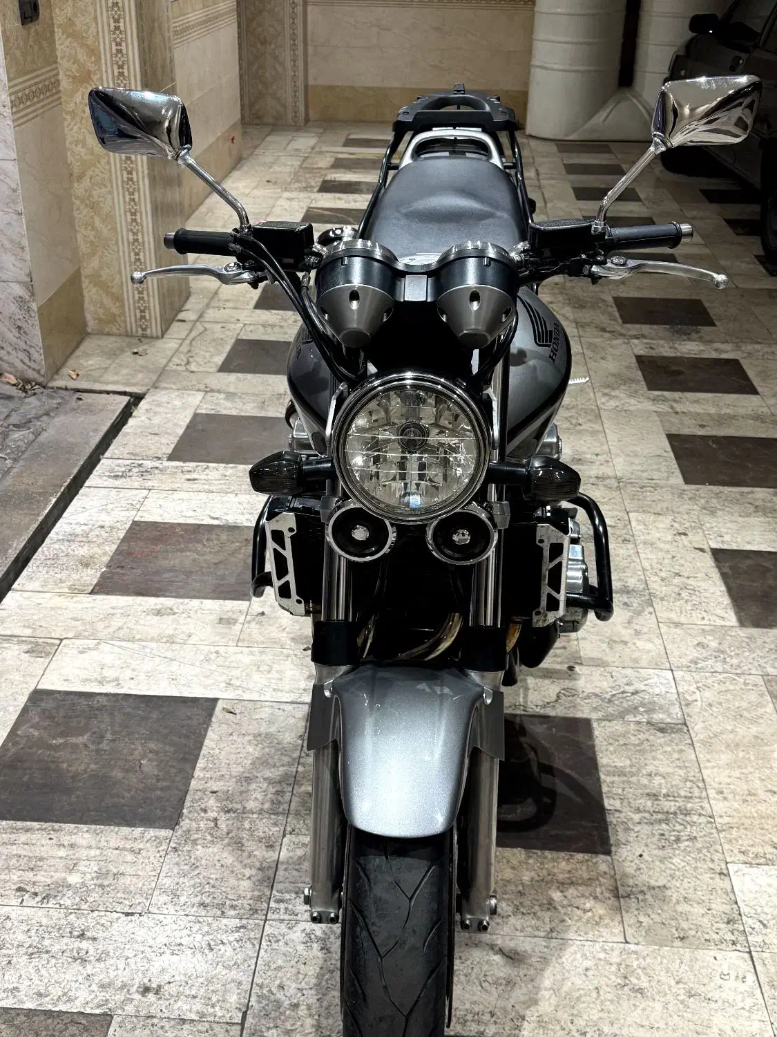 cb1300|موتورسیکلت|اندیشه, اندیشه فاز ۳|دیوار