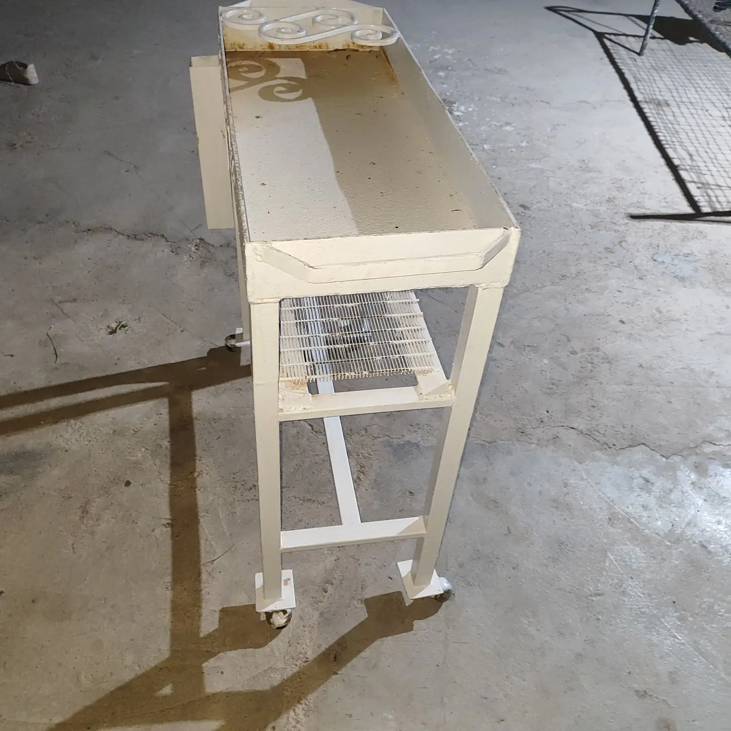 منقل|آب‌چکان و نظم‌دهنده ظروف|مسجد سلیمان, |دیوار