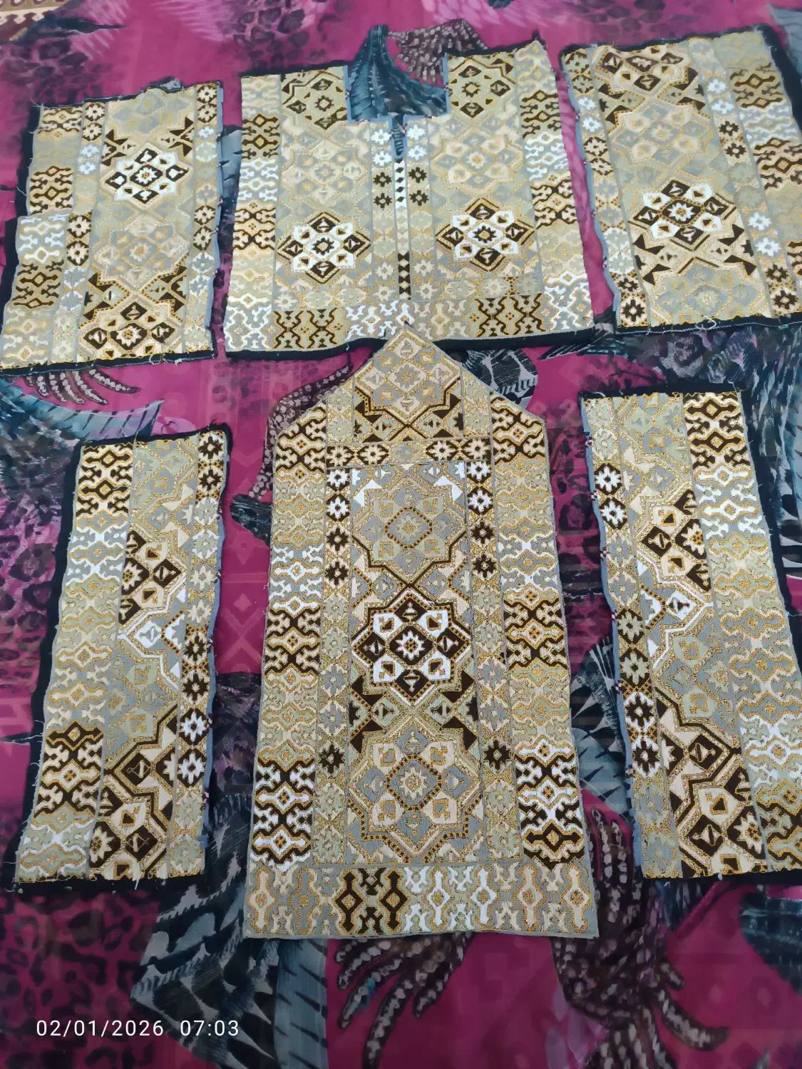 زی. آستین|لباس|زاهدان, |دیوار