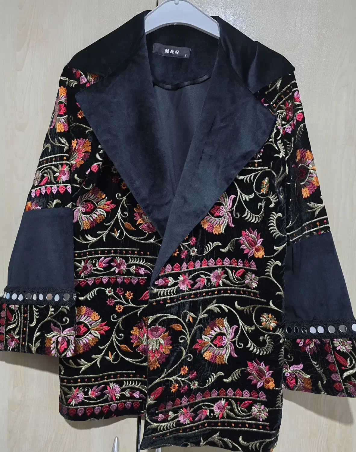 مانتو کتی|لباس|رشت, ساغری سازان|دیوار