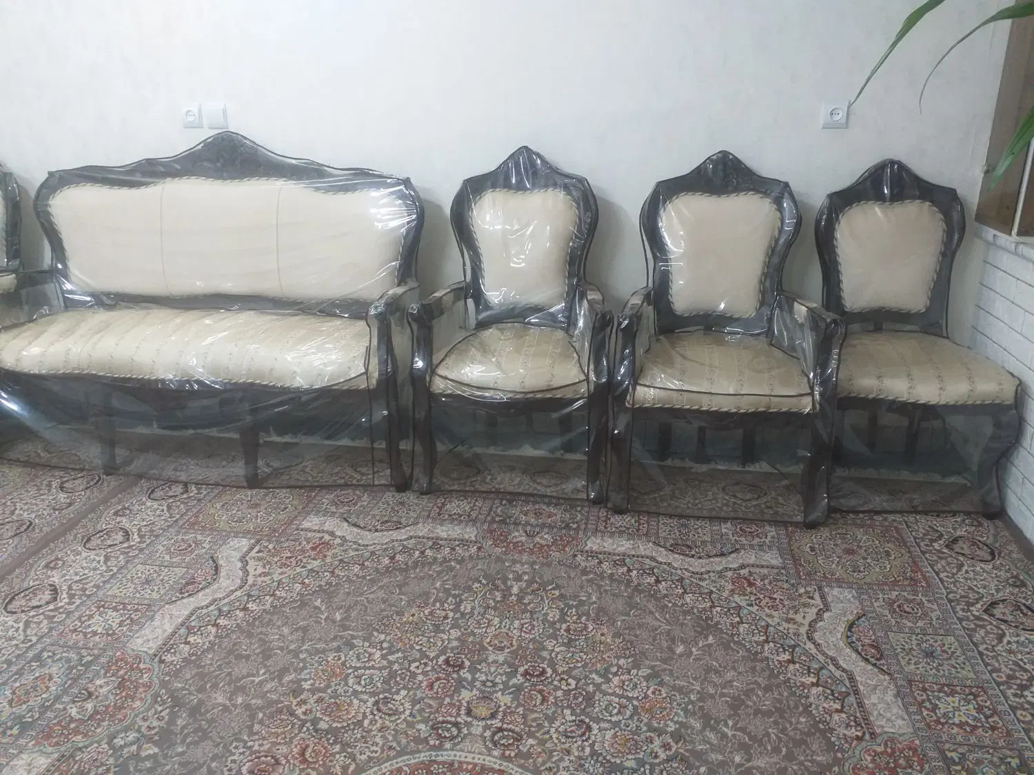 ۲۷۰۰۰۰۰۰|مبلمان خانگی و میز عسلی|اصفهان, قهجاورستان|دیوار