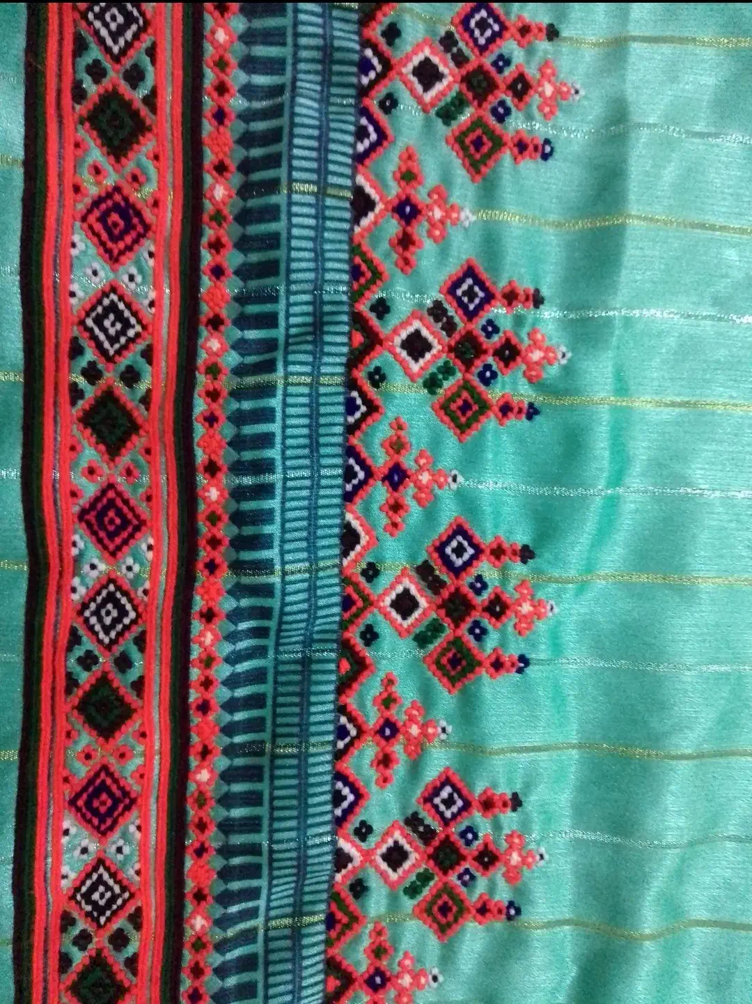 لباس تپه|لباس|کهنوج, |دیوار