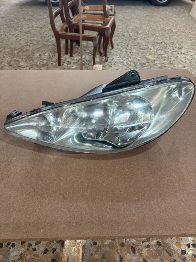 چراغ ۲۰۶|قطعات یدکی و لوازم جانبی|رشت, جانبازان|دیوار