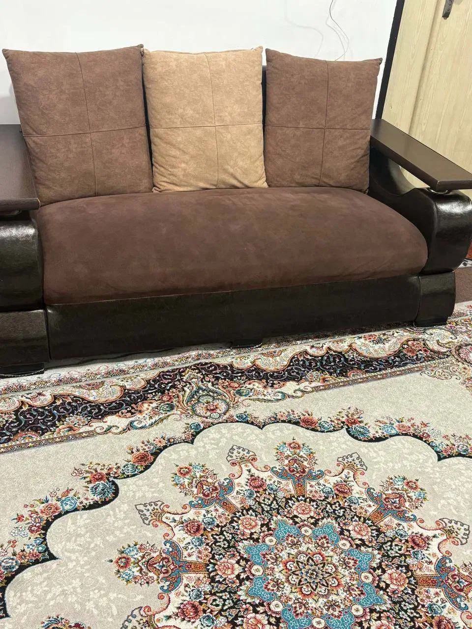 مبل و فرش|مبلمان خانگی و میز عسلی|رشت, کوی حسینی|دیوار