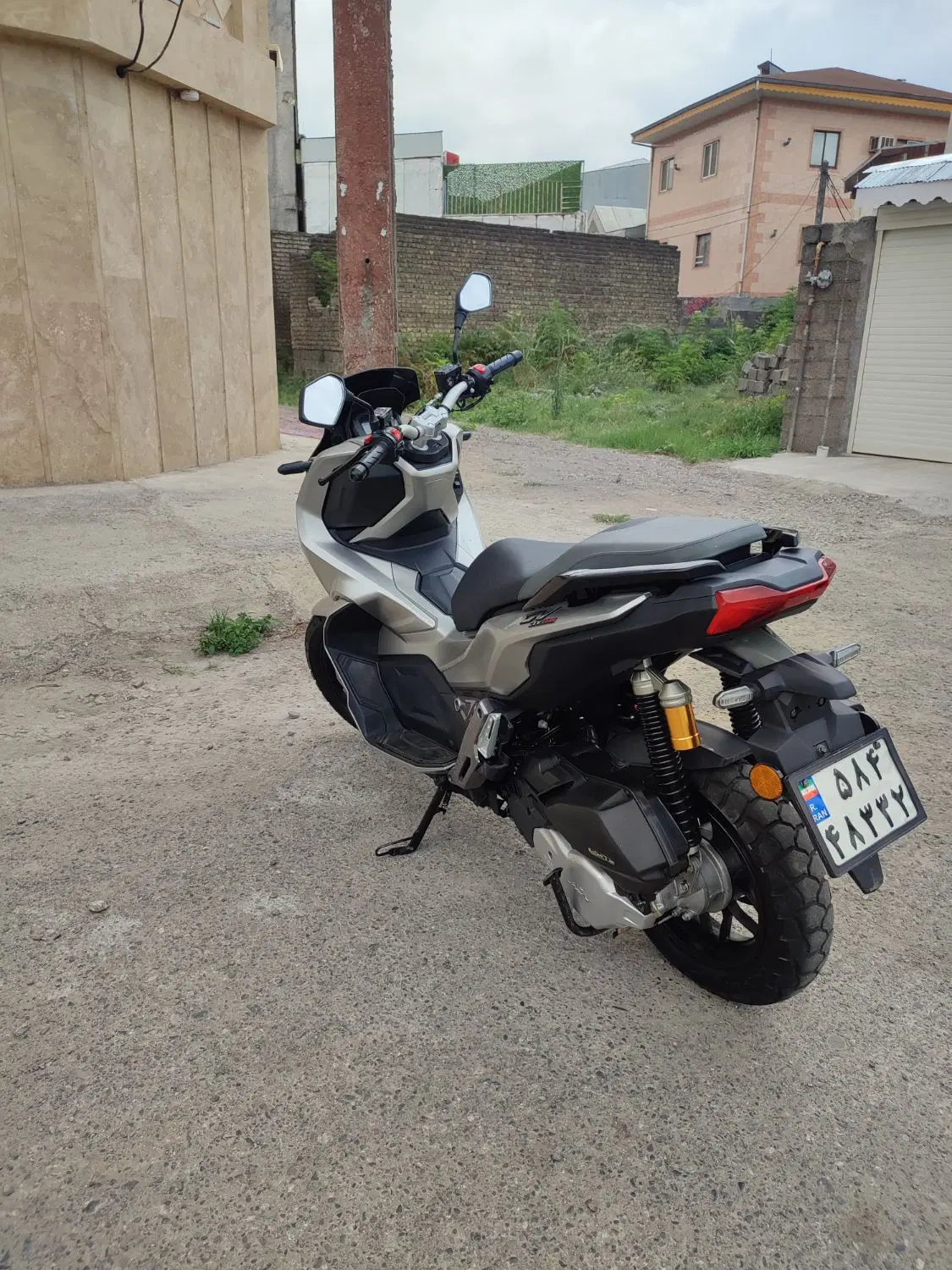 adv 150 kabir|موتورسیکلت|رشت, هلال احمر|دیوار
