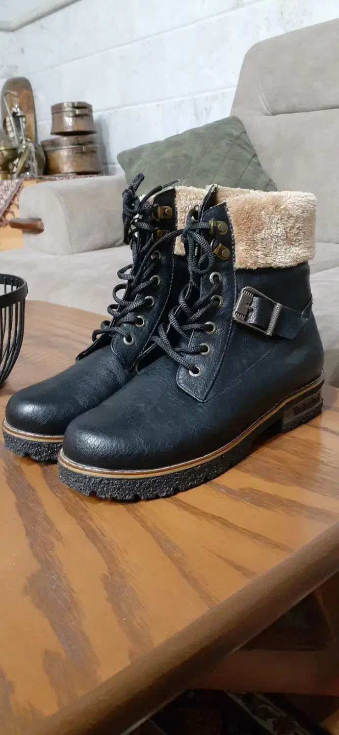 پوتین|کیف، کفش، کمربند|بجنورد, |دیوار