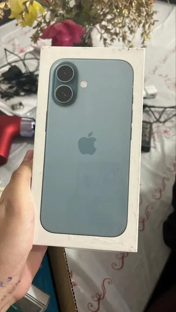 iPhone 16 normal|موبایل|رودهن, |دیوار