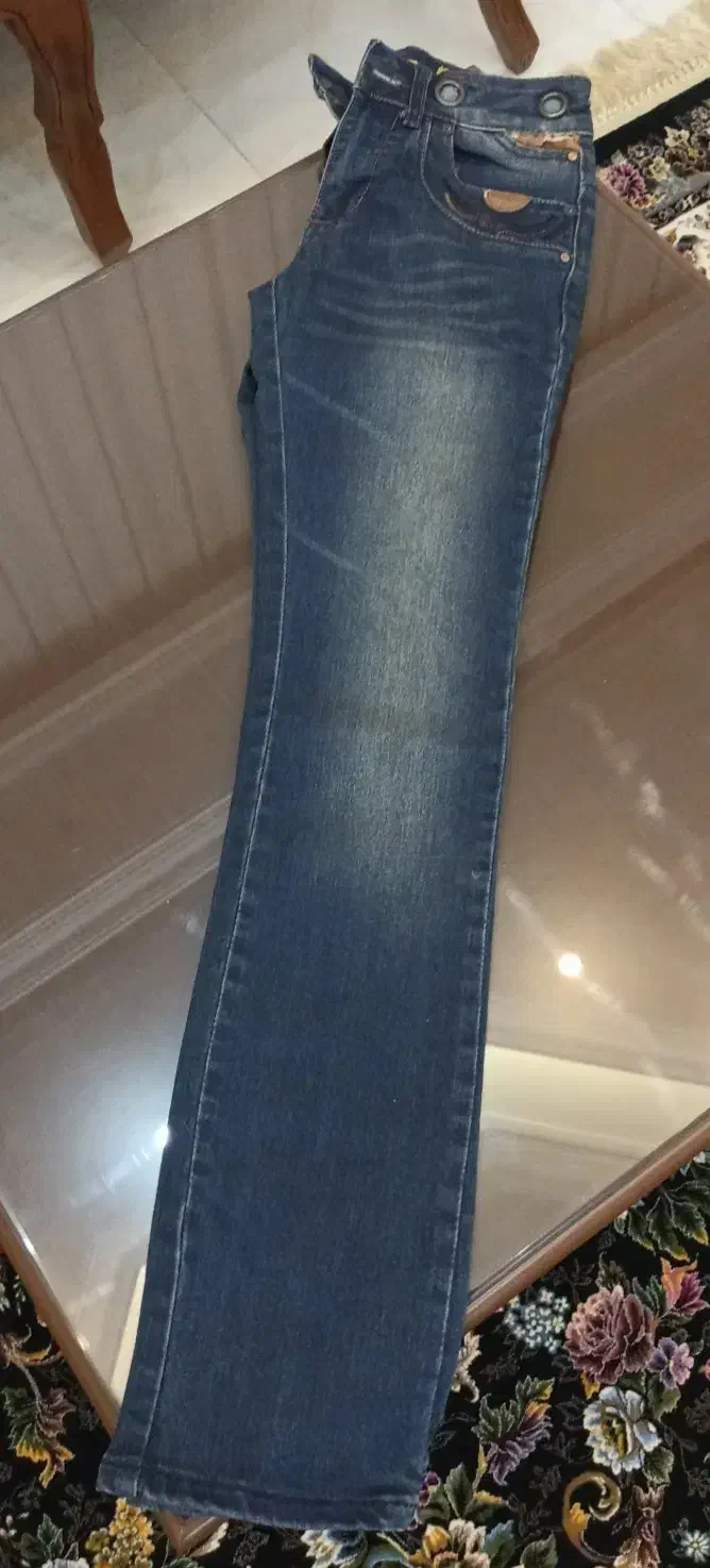 شلوار لی|لباس|کاشان, زیارتی|دیوار