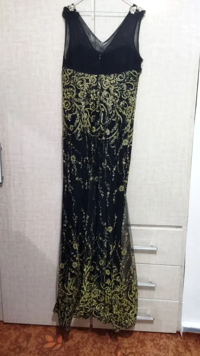 لباس مجلسی|لباس|ماسال, |دیوار