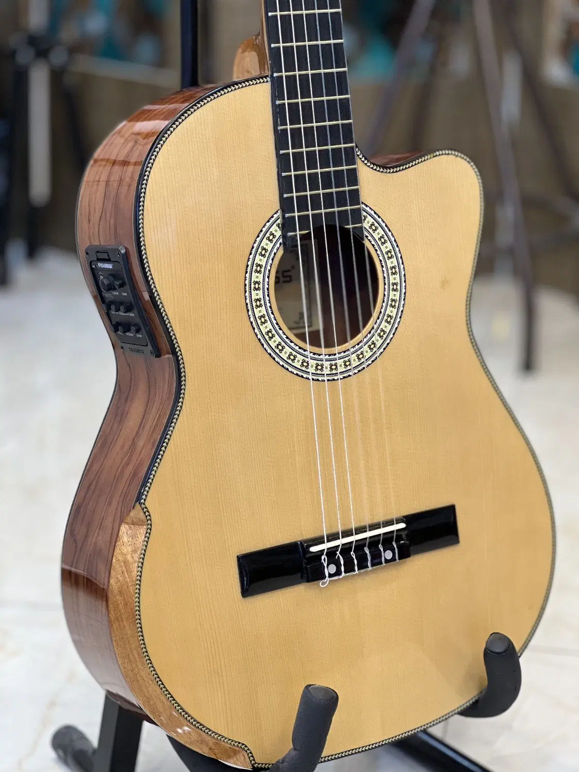 CLARIS GUITAR|گیتار، بیس، امپلیفایر|جهرم, |دیوار