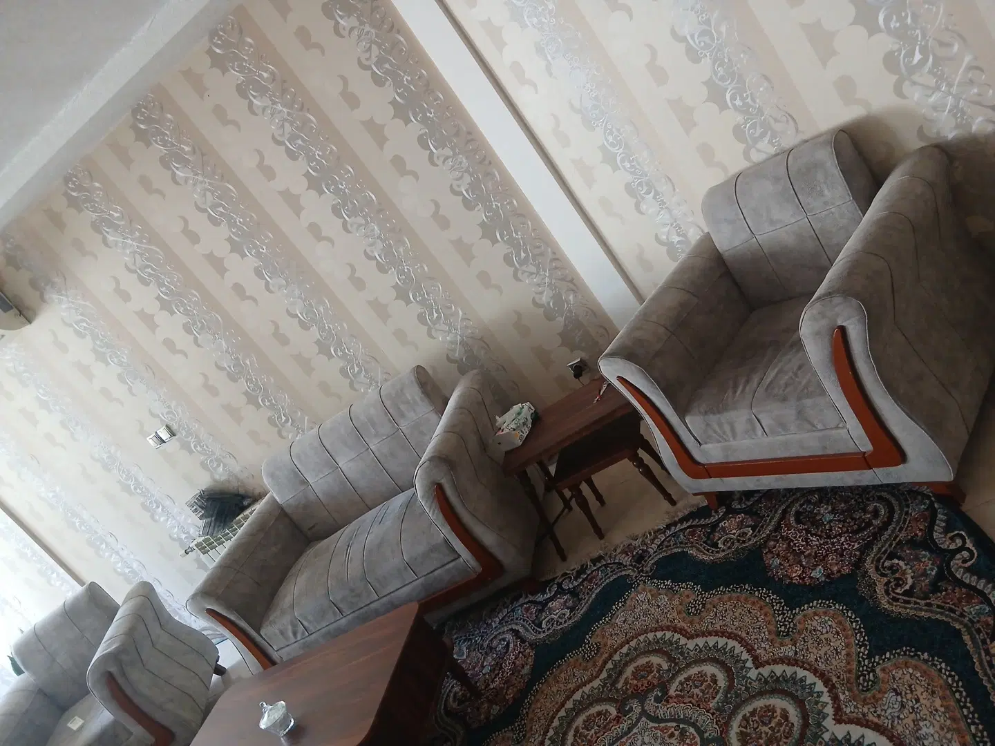 مبل|مبلمان خانگی و میز عسلی|بومهن, |دیوار