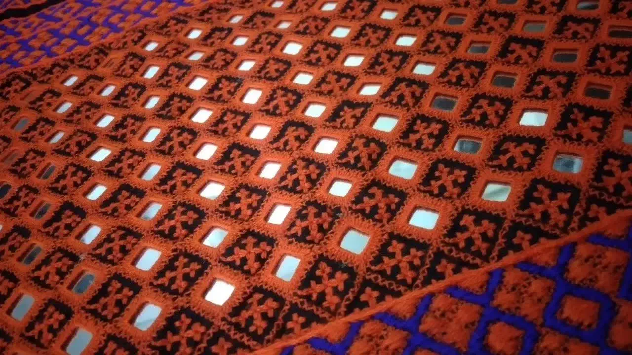 زی استین|لباس|زارچ, |دیوار