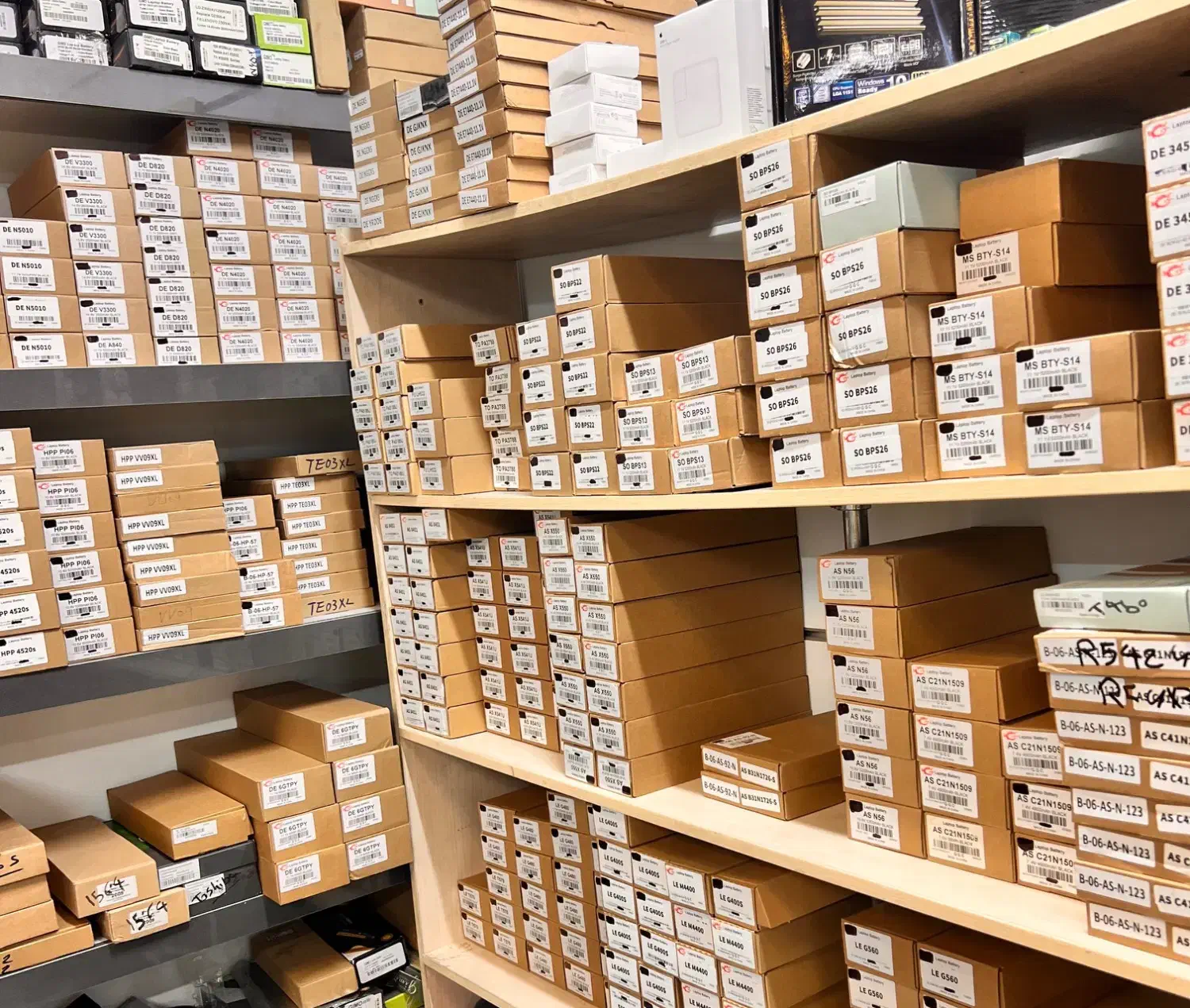 انواع باتری اورجینال لپ تاپ و قطعات لپ تاپ|قطعات و لوازم جانبی رایانه|تهران, فلسطین (میدان انقلاب)|دیوار