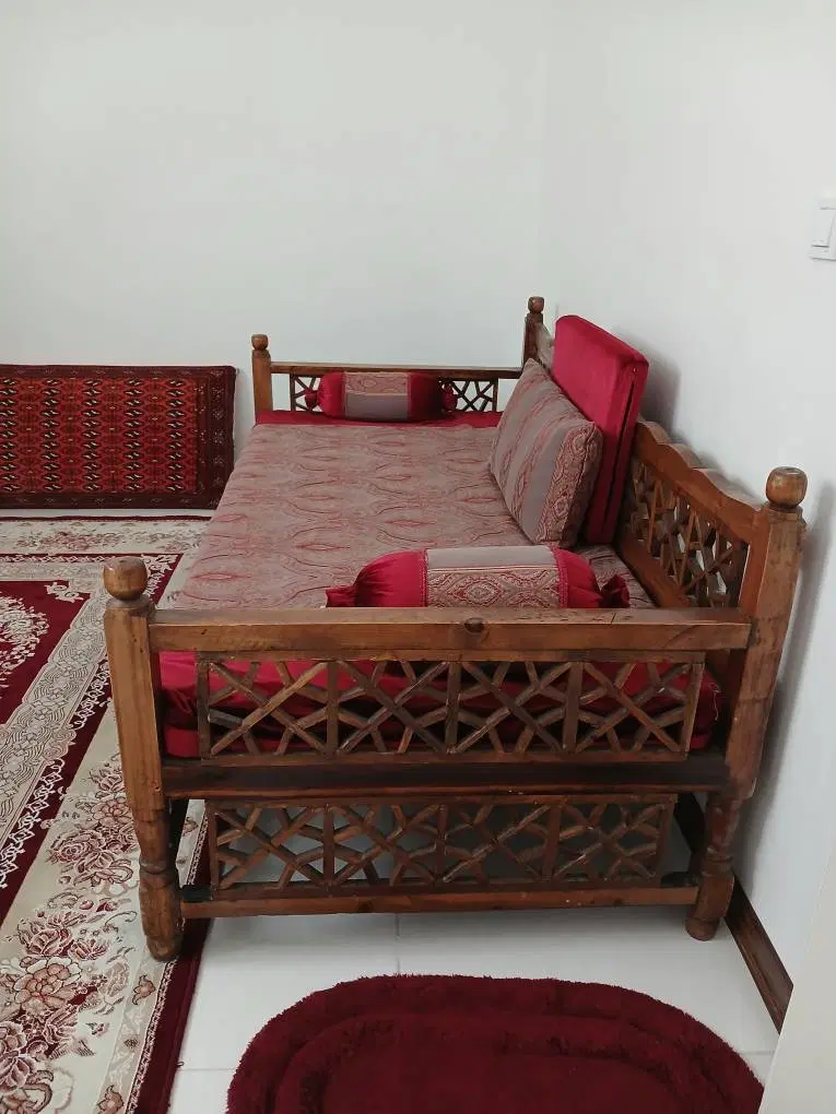 تخت سنتی|تخت و سرویس خواب|شهمیرزاد, |دیوار
