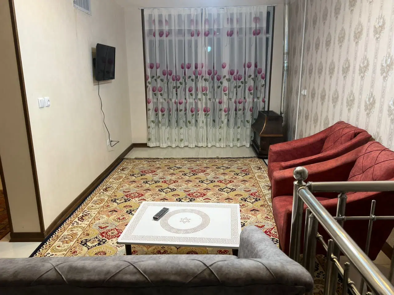 اپارتمان منزل مبله گردشگری پل خواجو پشت صدا سیما|اجارهٔ کوتاه‌مدت آپارتمان و سوئیت|اصفهان, خواجو|دیوار