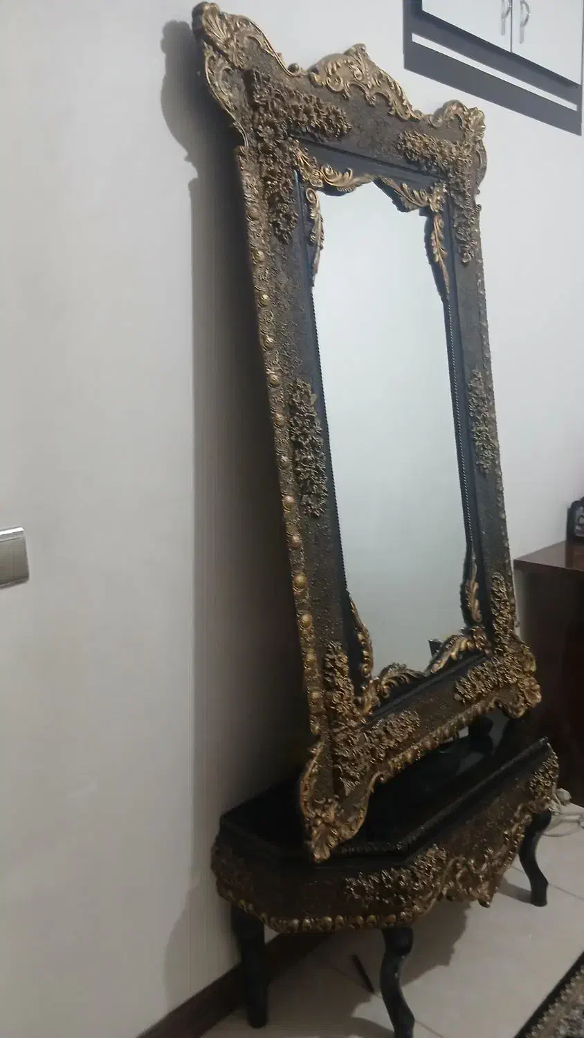 میز آرایشی بسیار نویی هست|آینه|شهرکرد, |دیوار