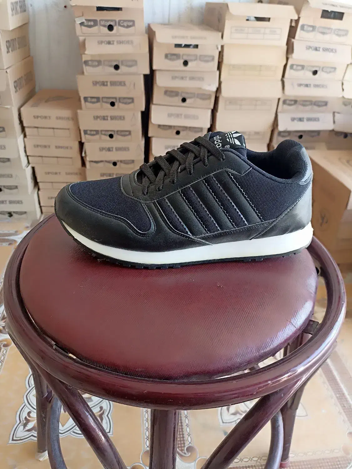 کفش نو|کیف، کفش، کمربند|کاشمر, |دیوار