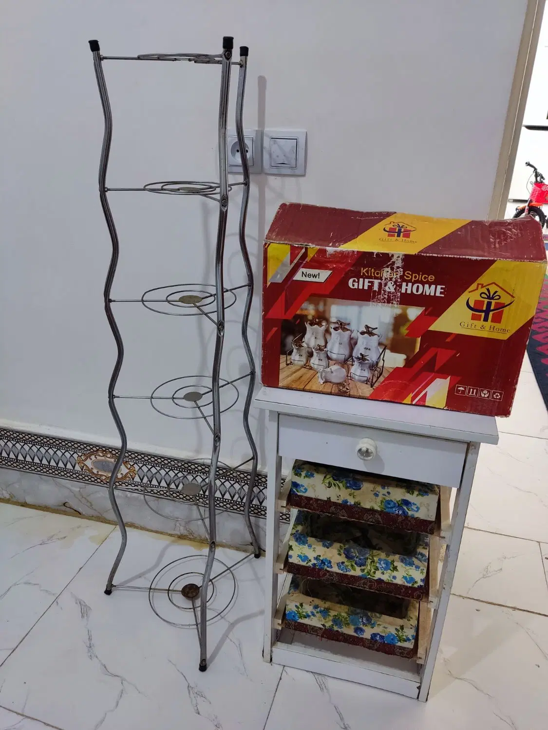جا پیازی|آبچکان و نظمدهنده ظروف|شیراز, کرونی(خاتونک)|دیوار