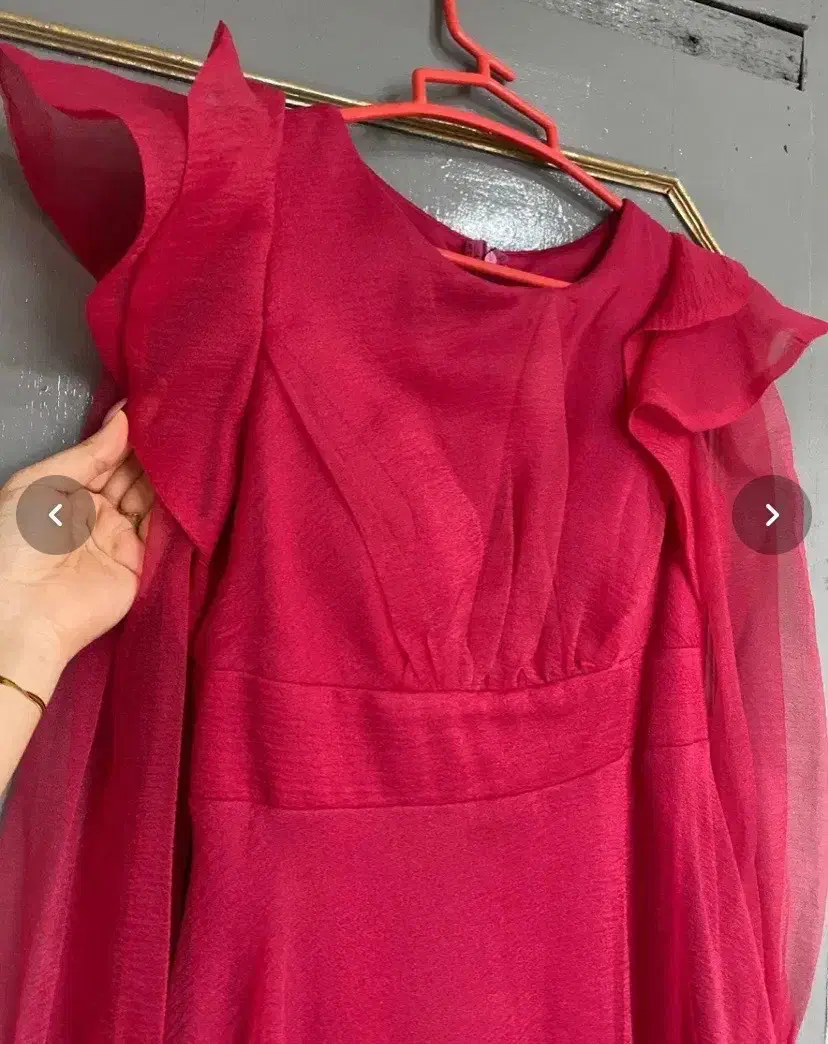 لباس مجلسی|لباس|رشت, عینک|دیوار