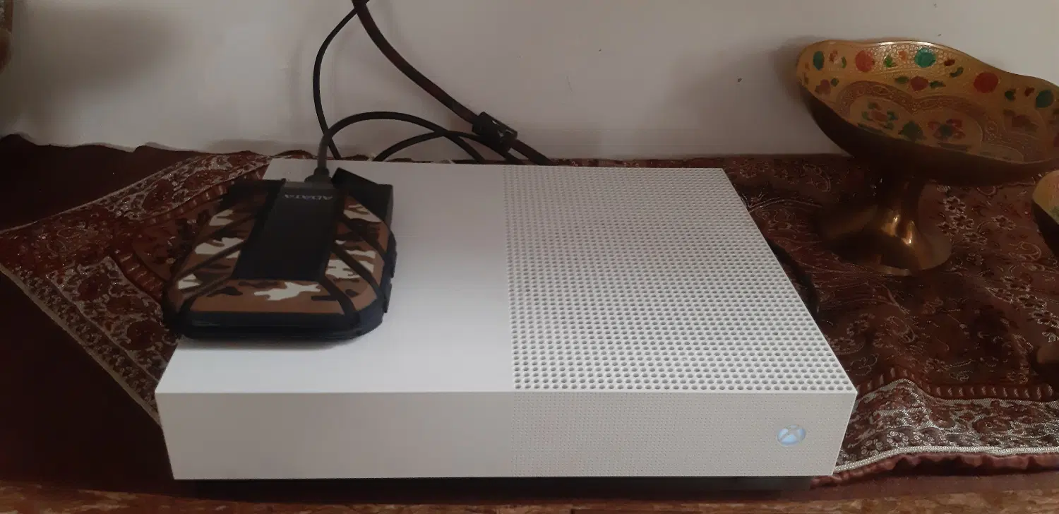Xbox ones 1t|کنسول، بازی ویدئویی و آنلاین|اراک, |دیوار