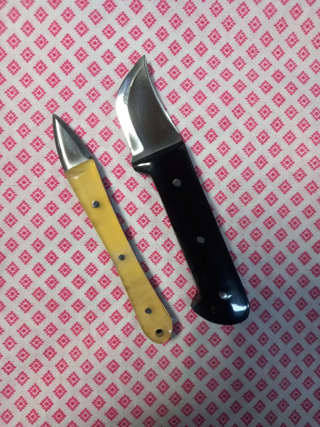 چاقو|کلکسیون اشیاء عتیقه|همدان, |دیوار