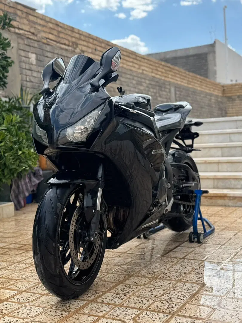cbr1000|موتورسیکلت|شیراز, زرهی|دیوار