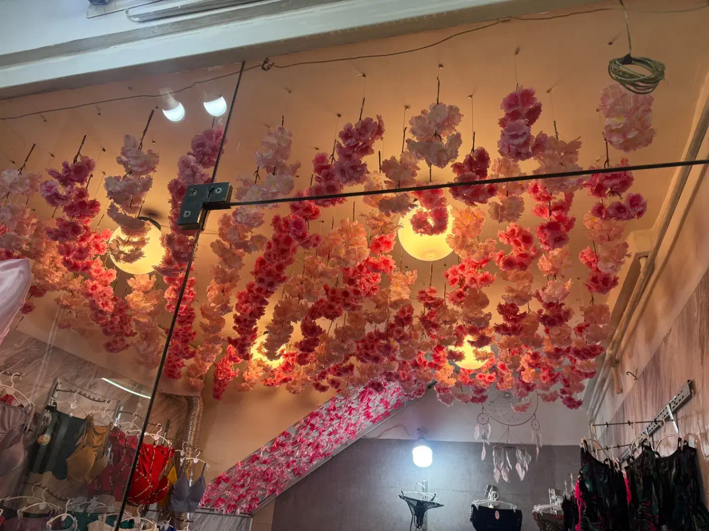 دیزاین سقف|گل مصنوعی|کرج, حسین‌آباد|دیوار