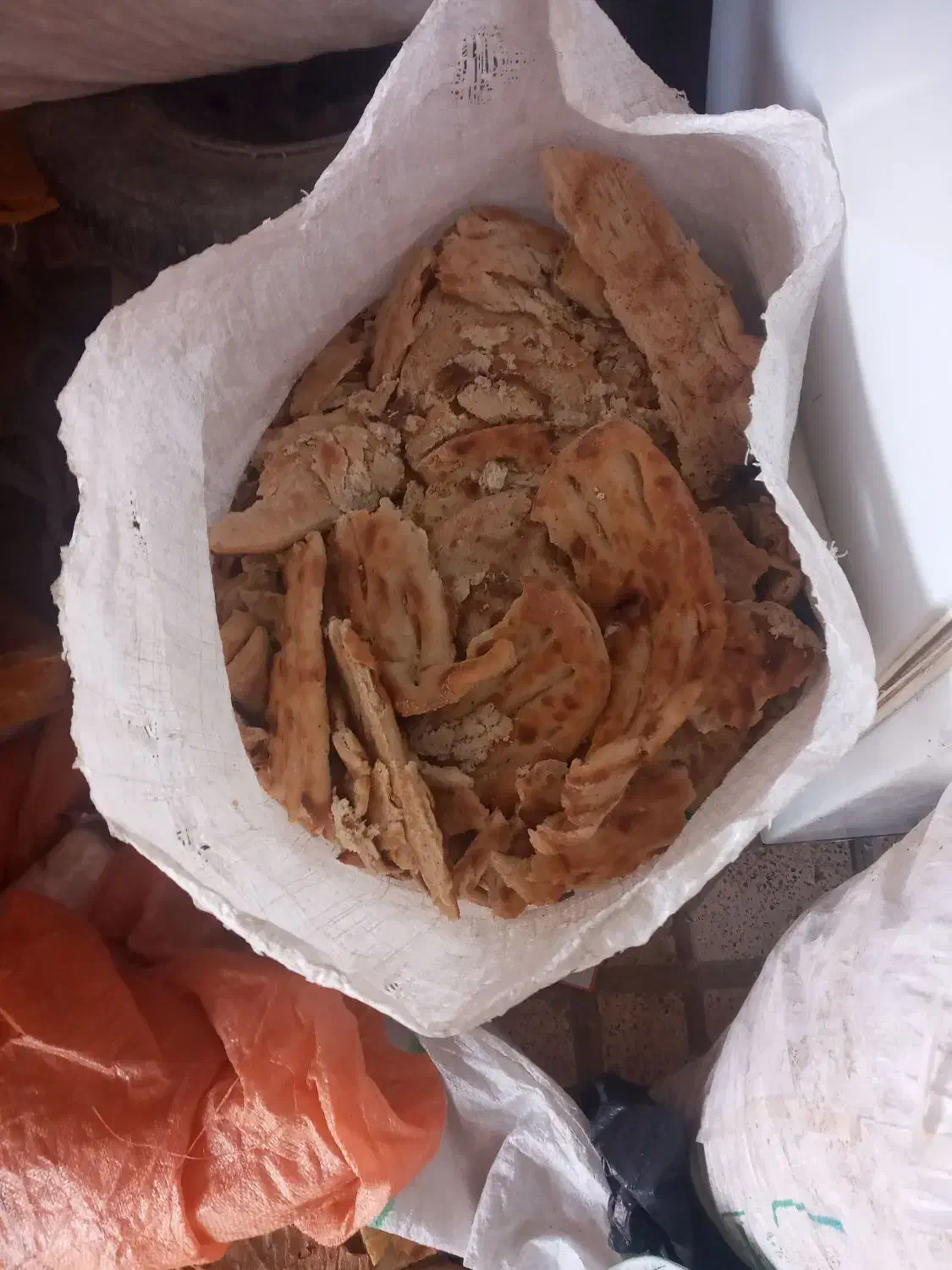 نان خشک|لوازم جانبی حیوانات|چناران, |دیوار