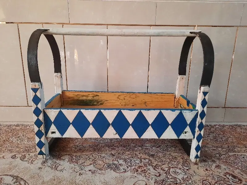 گهواره|تخت و صندلی بچه|لنجان, |دیوار