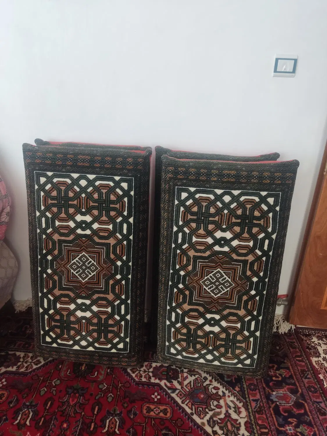 پشتی|پشتی|خوی, |دیوار