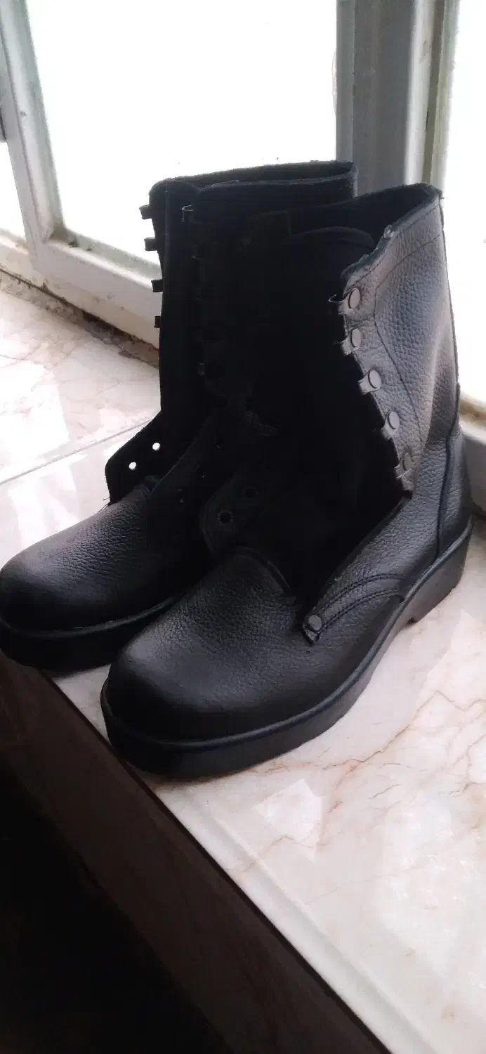 پوتین|کیف، کفش، کمربند|مرودشت, استادیوم‎|دیوار