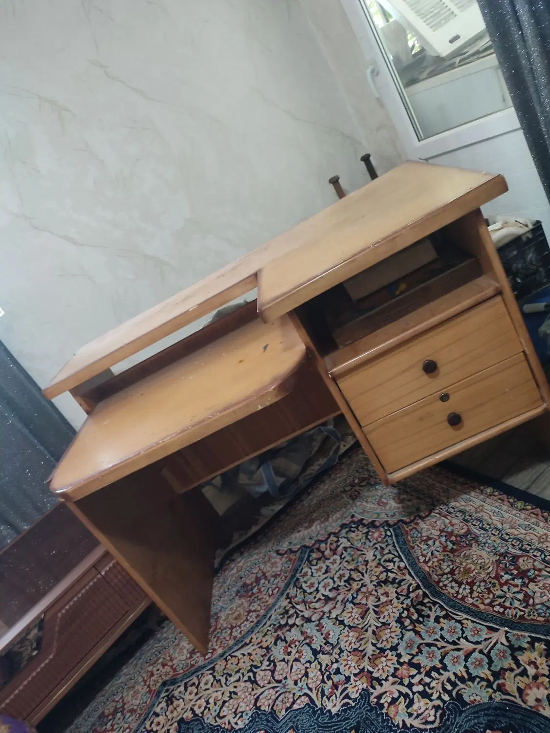 میز تحریر|میز تحریر و کامپیوتر|صدرا-فارس, فاز ۱|دیوار