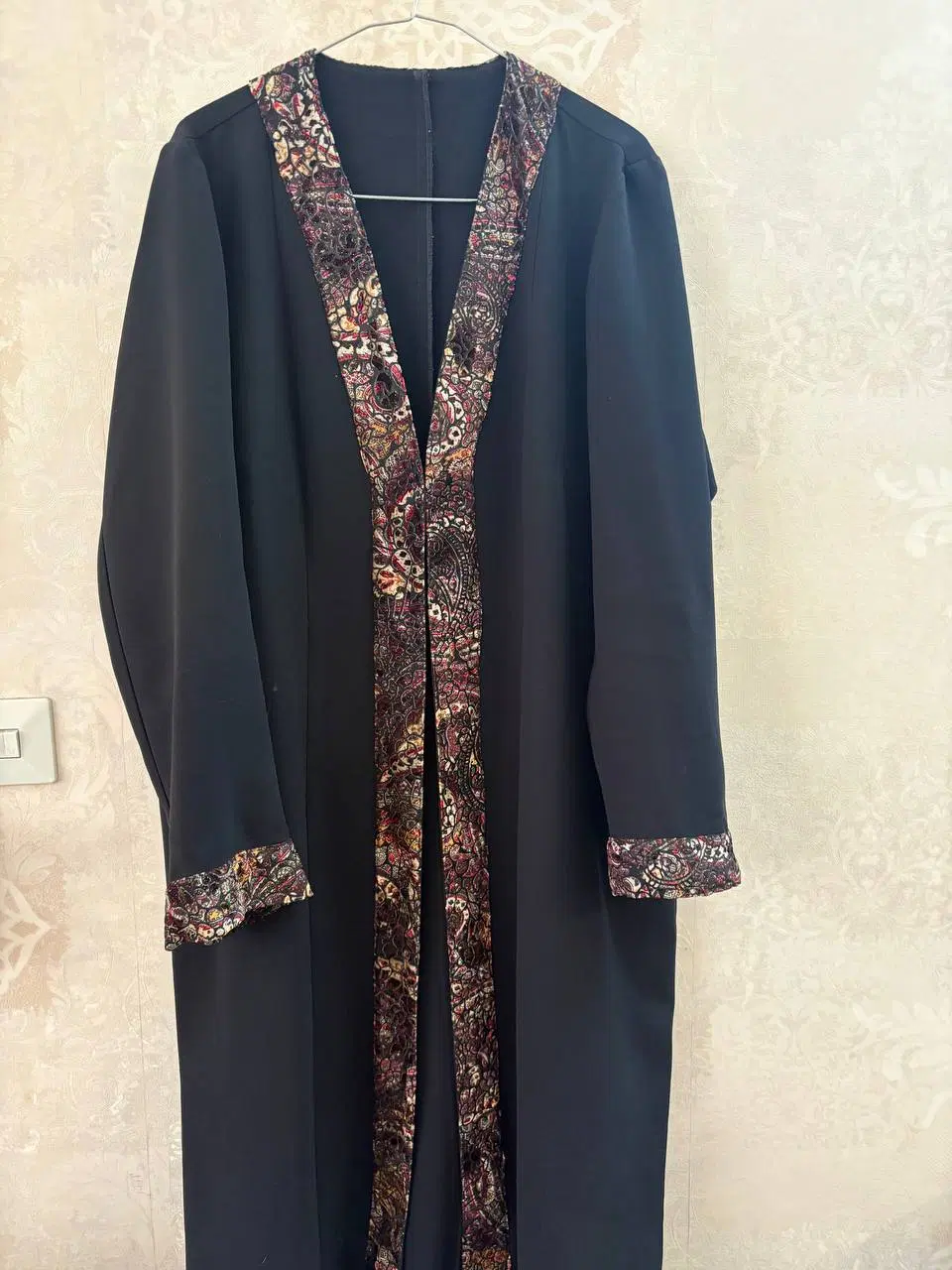 مانتو|لباس|اصفهان, مولوی|دیوار