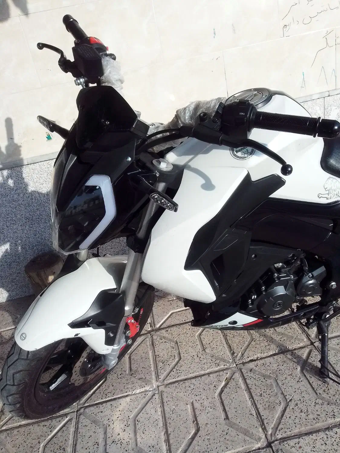 بنلی ۱۸۰s1401|موتورسیکلت|مشهد, بهمن|دیوار