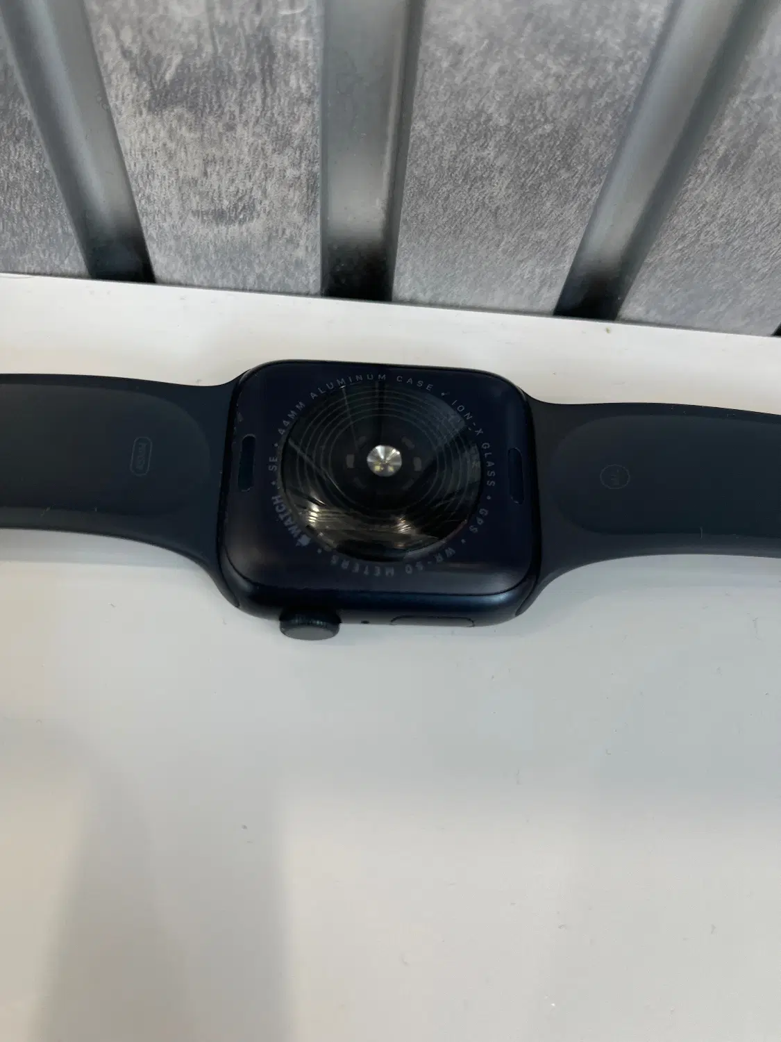 Apple watch SE gen2 44m|لوازم جانبی موبایل و تبلت|قم, زنبیل آباد|دیوار