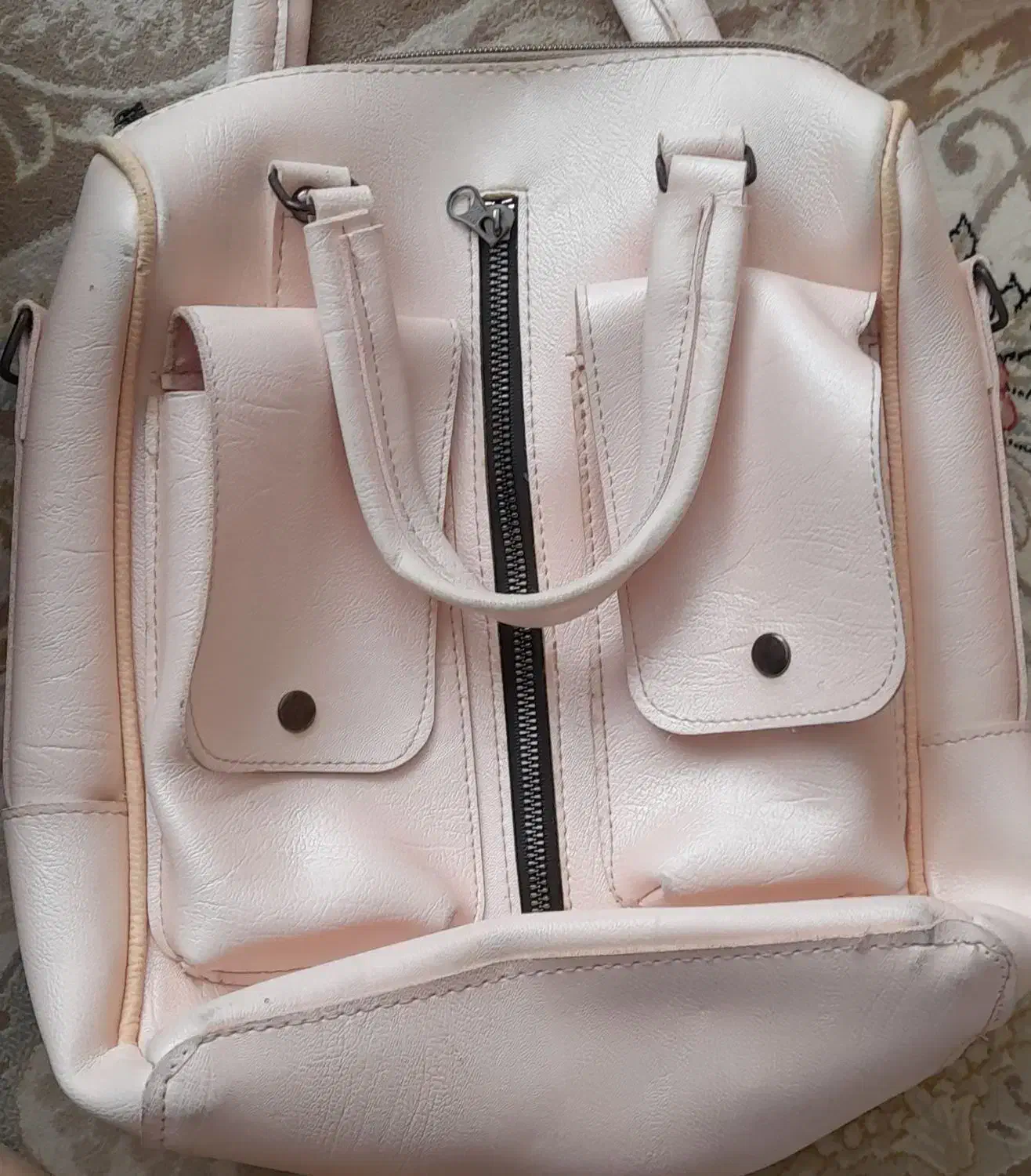 کیف|کیف، کفش، کمربند|گلبهار, شهر جدید گلبهار|دیوار