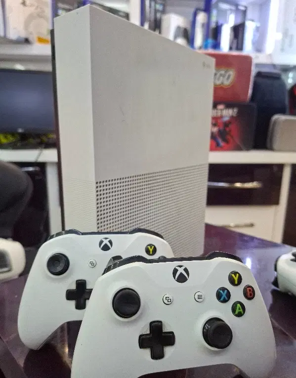 xbox one s 1T|کنسول، بازی ویدئویی و آنلاین|اصفهان, بهار آزادی|دیوار