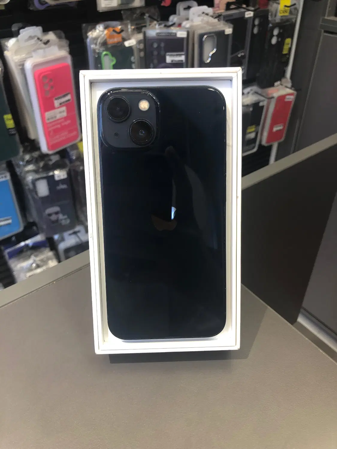 iphone 13normal|موبایل|شاندرمن, |دیوار