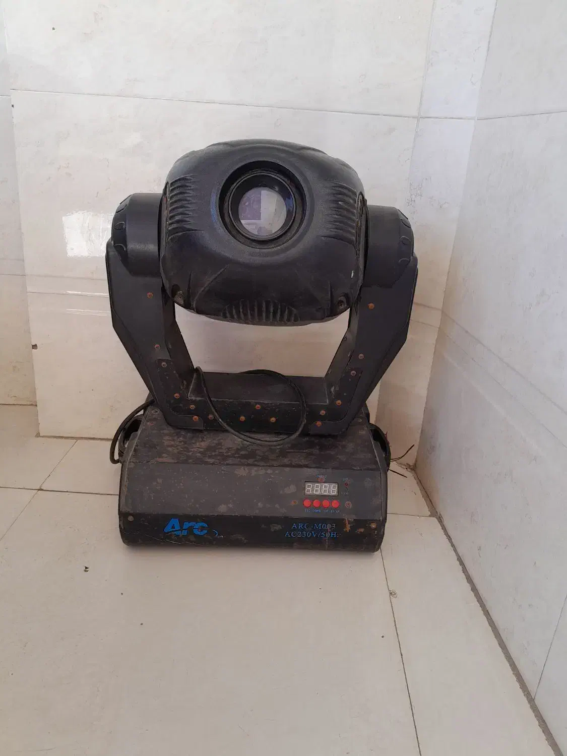 رقص نور|ریسه و چراغ تزئینی|قم, طلاب غیر ایرانی|دیوار