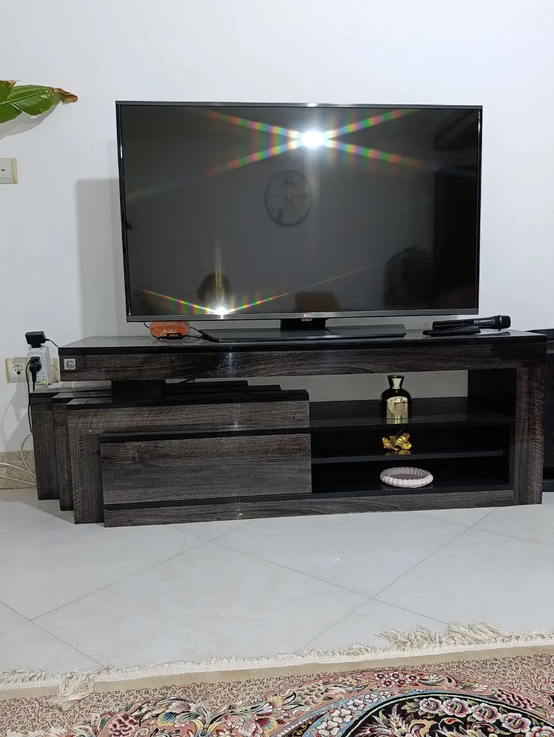 میز تی وی|میز تلویزیون|شیروان (خراسان), |دیوار