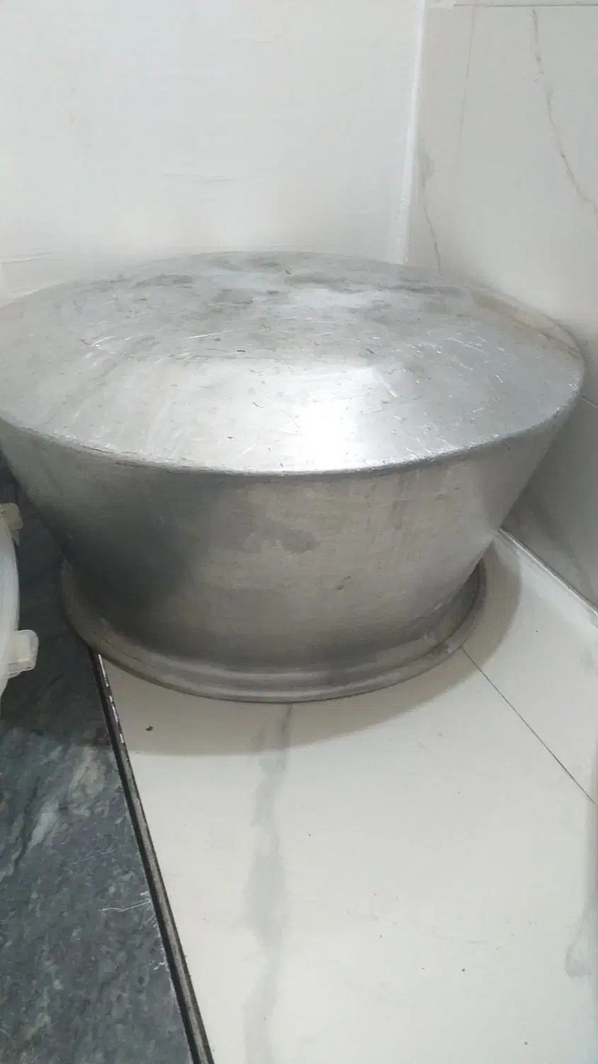 دیگ بزرگ|ظروف پخت‌وپز|دورود, |دیوار