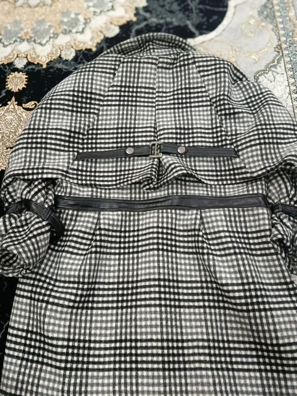 پالتو|لباس|سراب, |دیوار